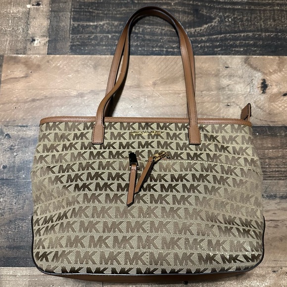Michael Kors Signature Jacquard Kempton Tote - Picture 1 of 8